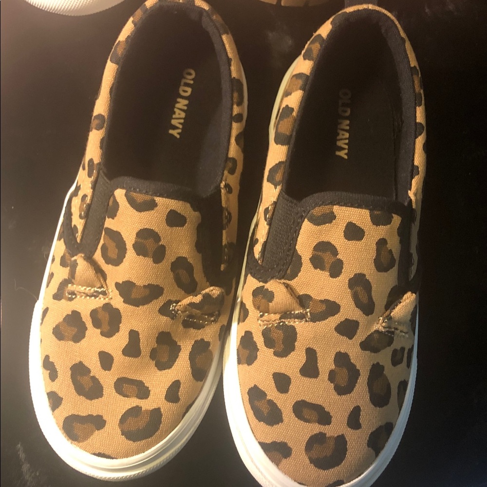 Old Navy kids size 10 (4)pr brand new shoes - Picture 3 of 8